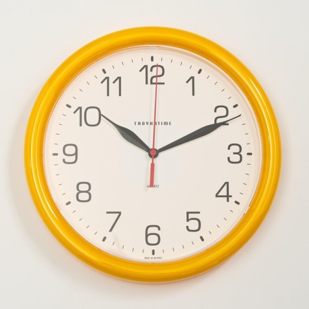Wall clock, series: classic, d = 24 cm, yellow rim