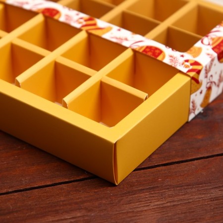 Box for sweets 16 pcs, 17.7 x 17.7 x 3.8 cm "Bell"-4