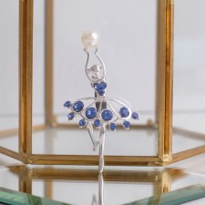 Brooch 