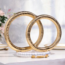 Rings on cars with flowers are small, white