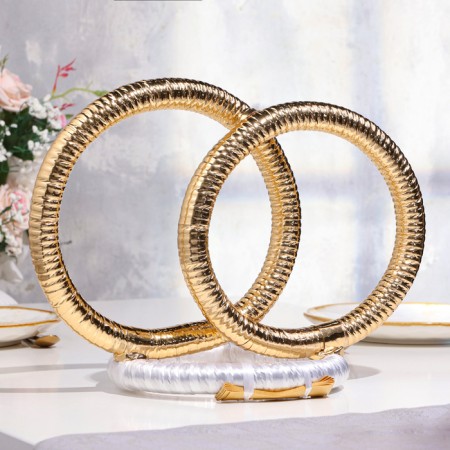 Rings on cars with flowers are small, white