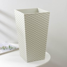 Kashpo for flowers with a “rattan” insert, insert 4.9 l, white color