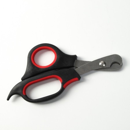 Middle scissors are medium with an emphasis for a finger, black with red-4