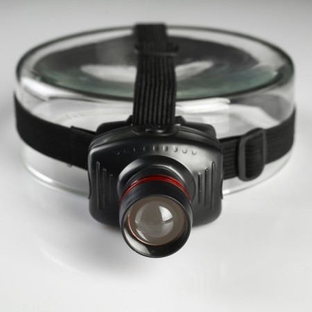 The flashlight of the "Watch", 1 LED, 6.5 x 5.5 x 4 cm, 3 AAA