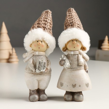 Souvenir Polystone "Baby/Baby in a knitted outfit, with a gift" MIX 4x5x16 cm