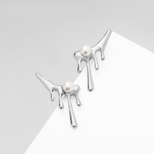 Earrings with pearls 