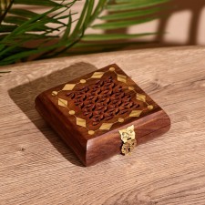 Carved box 10x10x4 cm, shisham tree