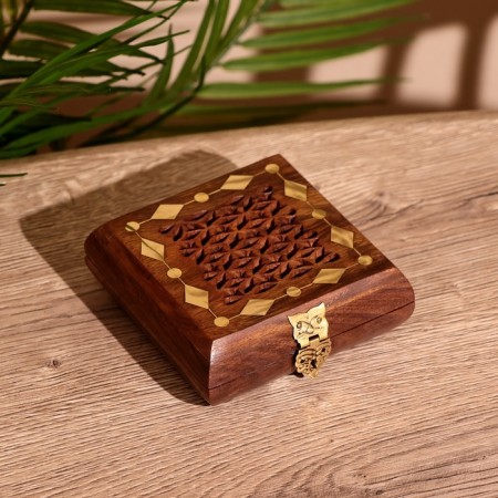 Carved box 10x10x4 cm, shisham tree