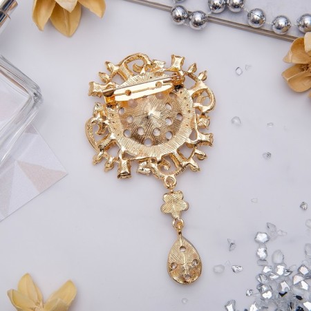 Brooch "Empress" circle, white color in gold-1