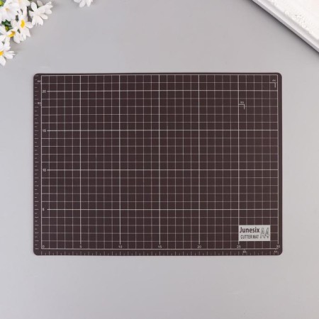 Rubber matteral matte for creativity A4 white with black 22x30x0.3 cm