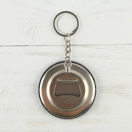A keychain opener for keys "invincible", diam. 5.8 cm-2