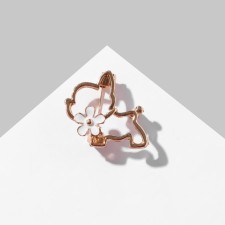Brooch 