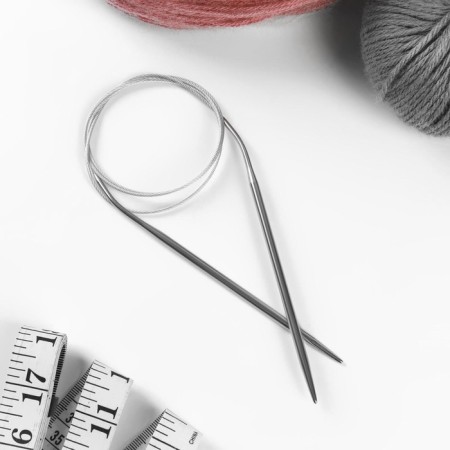 The knitting needles are circular, for knitting, with a metal cable, d = 4.5 mm, 14/100 cm-1