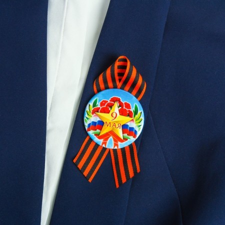 Supply icon with the ribbon "May 9" Star, cloves