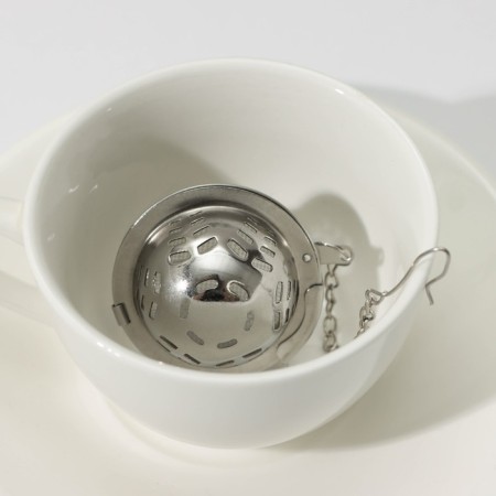 Sieve for tea "Christmas tree", 4.5 cm, on the chain