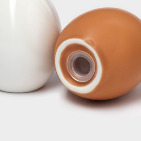 Porcelain set for spices Bellatenero “Eggs”, 3 objects: Solonka 60 ml, polling trunk 60 ml, stand, white and beige color-4