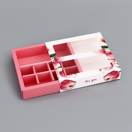Box for 8 sweets + chocolate, with the Present window, 17.7 x 17.8 x 3.8 cm. Confectionery packaging-3