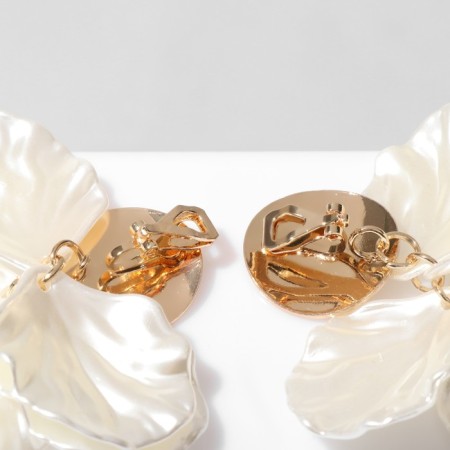 Clips "Breeze", white color in gold-1