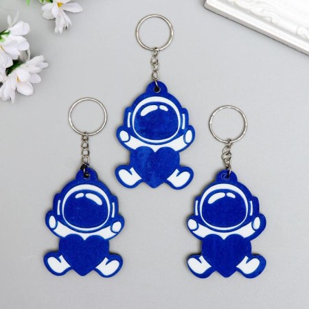 EVA keychain "Cosmonaut with heart" 4.7x6.5 cm-2