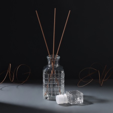 Diffusor for essential oils with a “square” lid 100 ml transparent 4.5x5x13.5 cm-4