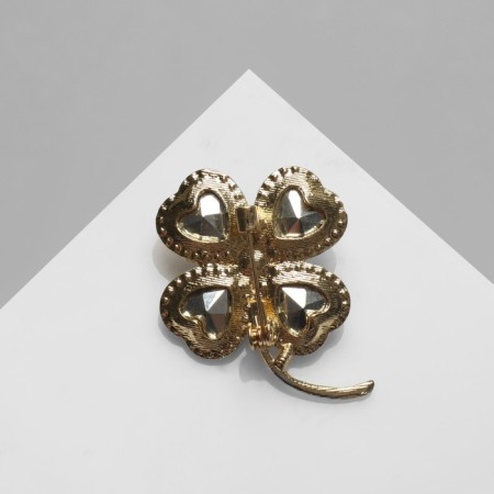 Brooch "Flower" clover with pearls, the color is gray-white in gold-1