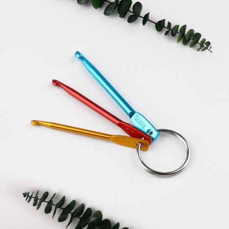 A set of hooks for knitting is portable, on the ring, d = 3/4/5 mm, color colorful color-1