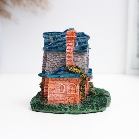 Figure "House" 8x9.5x8cm-3
