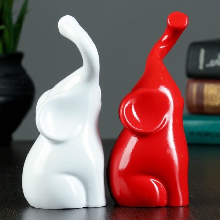 Figure "A couple of elephants" white/red, 9x12x16cm-2