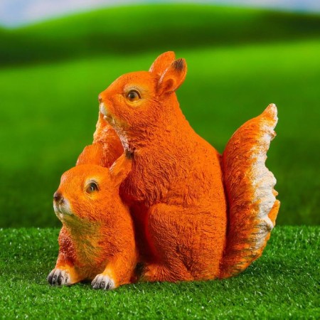 Garden figure "Squirrels of a couple with a nut" 18x18x20cm-1