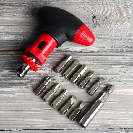 A set of tools in the first aid flashlight, 24 items-7