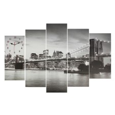 Carty clock is wall-mounted, modular 