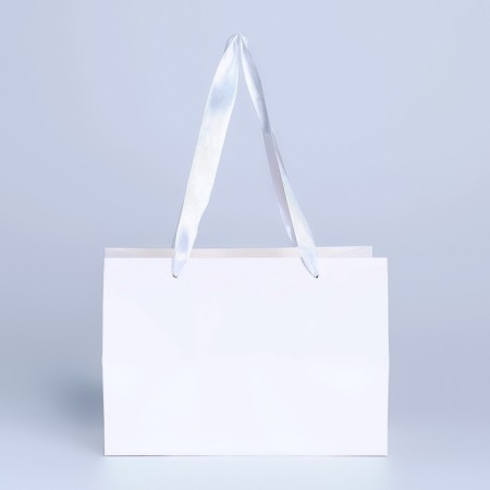 Gift package with a wide bottom of 20 × 14 × 13.2 cm, white-1