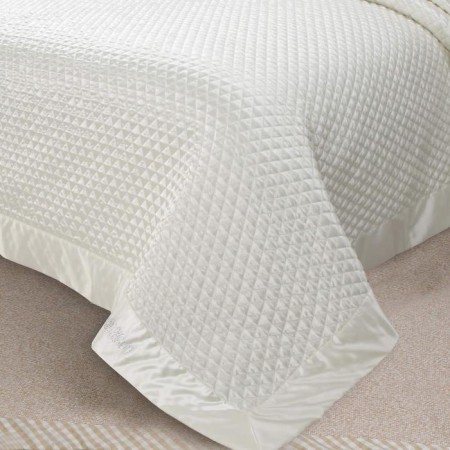 A set with the Trinity cover, size 240x260 cm, 50x70 cm - 2 pcs, color milk-2