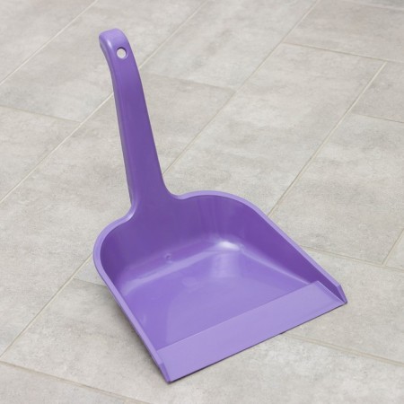 Square scoom with a pen, color mix