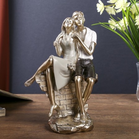 Polystone souvenir "In love pair on a brick hedge" 22x14.5x8 cm