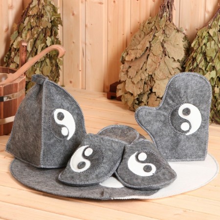 Gift set 4 objects of male "yin-yang" (hat, rug, mitten, slippers)