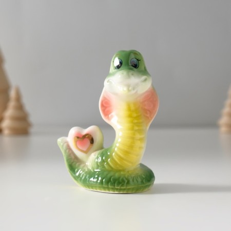 Souvenir ceramics "Green cobra with heart - love" 4x7.5x8 cm