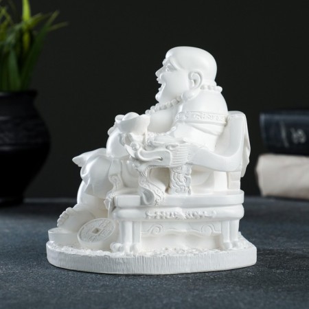 Figure "Hote in the chair" White 12x12.5x14cm-1