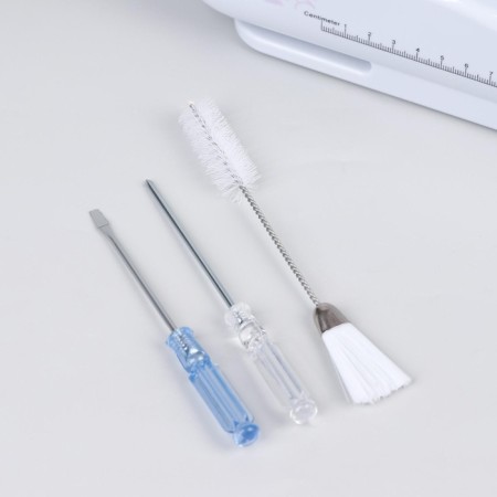 Service set for sewing machines, 3 items: screwdriver 2 pcs, brush-1