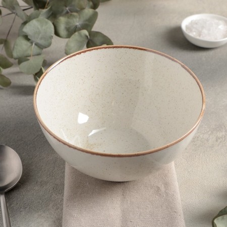 Porcelain salad 700 ml, d = 16 cm, beige color