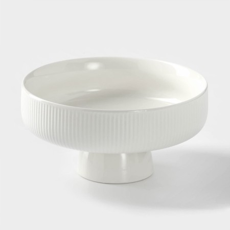 Ceramic dish for fruits, d = 15.5 cm, white color