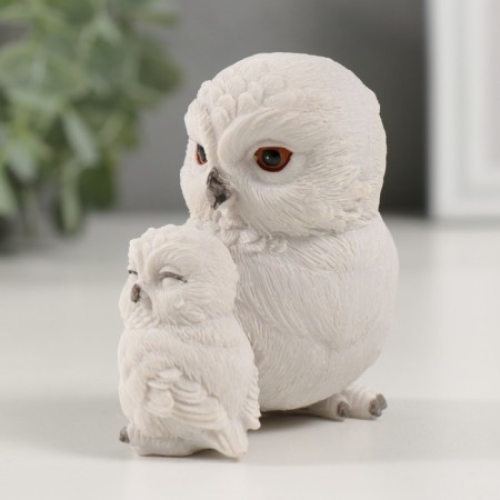 Polystone souvenir "White Owl with a hodger" 8x6x8.5 cm-3