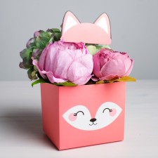 Box for flowers with the topper 
