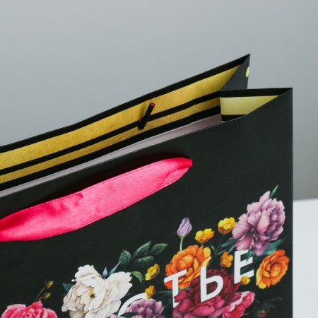 Package Gift Laminated Horizontal, Packaging, “Happiness in Littleness”, ML 27 x 23 x 11.5 cm-2