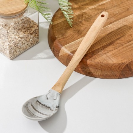 Spoon Garnish shares "Merni", silicone, 32.5 × 6 cm