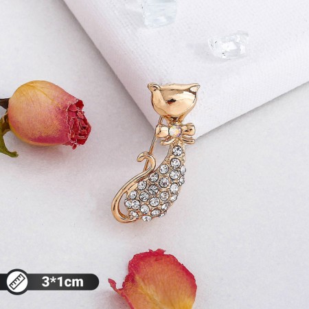 Brooch "cat" Musya, white color in gold