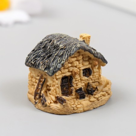 Figure for Florarium Polystone "House with a straw roof" mix 4x3.2x3.2 cm-1