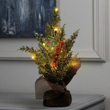 The LED figure “spruce and berries” 30 x 23 x 20 cm, 10 LED, AG13X3 batteries (included), glow warm white