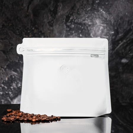 Eight -shirt package with a lock, white, 17.5 x (19.5 x 22.5) x 4.5-1