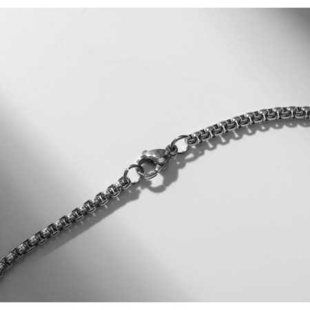 The pendant of the "dagger" in the sheath, the color is black silver, 70 cm-2